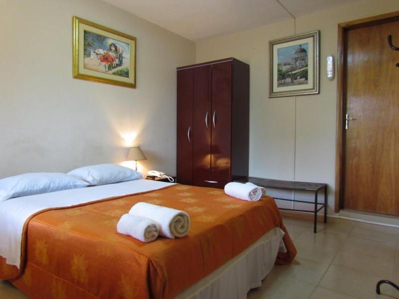 אסונסיון Hostal Casa Suiza מראה חיצוני תמונה