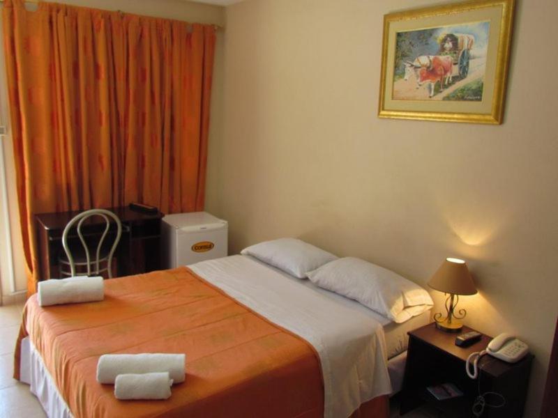 אסונסיון Hostal Casa Suiza מראה חיצוני תמונה